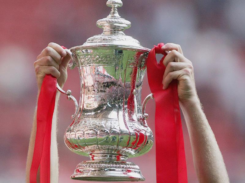 Van Gaal Kaget Rooney Belum Pernah Angkat Piala FA